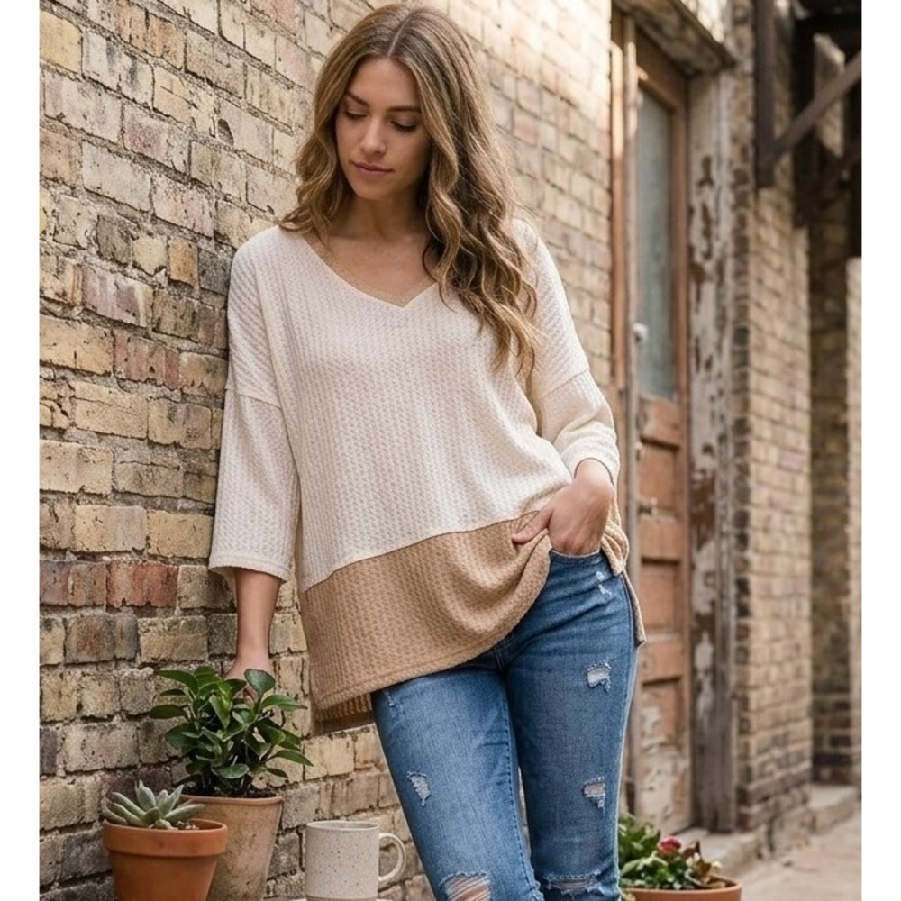 Free People We‎ The Free XS Cream & Tan Waffle Knit V-Neck Oversized Sweater